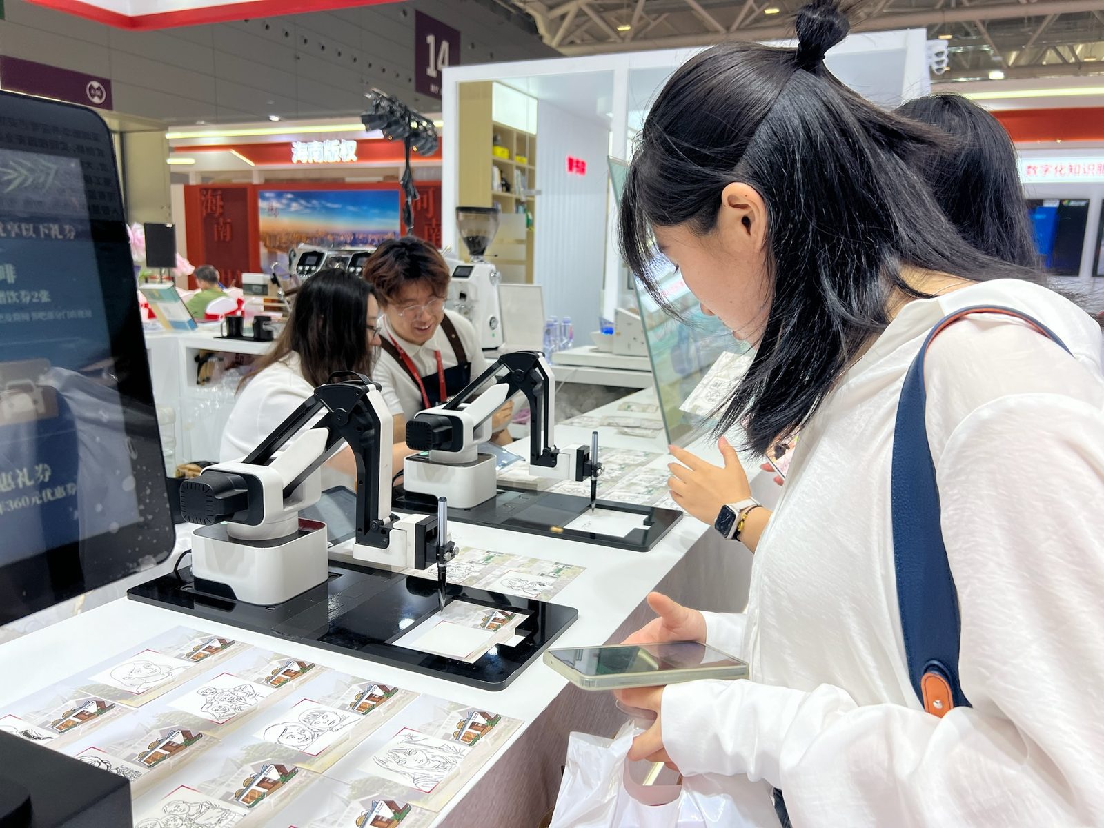 门店常驻点位 / In-store residency